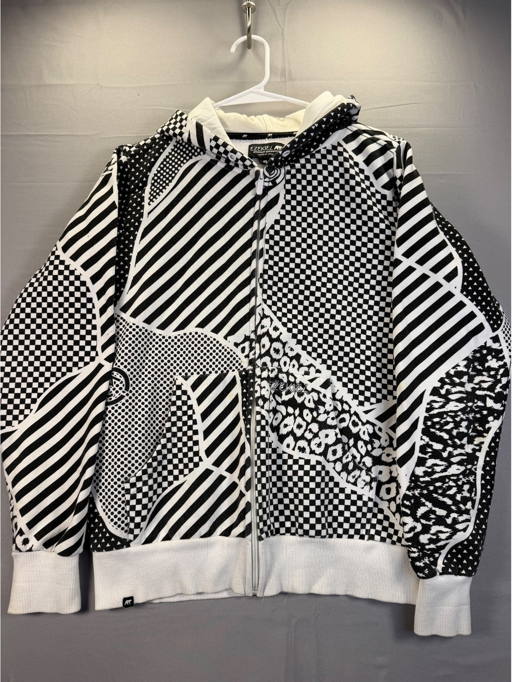 Ezekiel Men's Black and White Patterned Zip-Up Hoodie Size Small